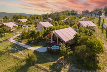 FLORIA Glamping Garden